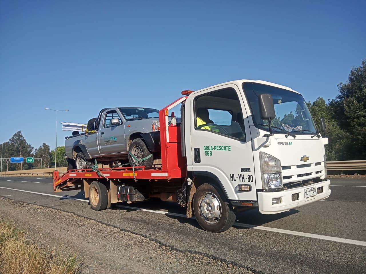 Grúa trabajando en ruta de Collipulli